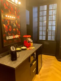 CinéCapsule – Unique accommodation in downtown Laval - Image 4