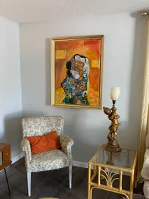 The Little House with Big Art - Image 4