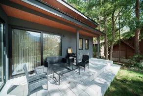 Newly Built Villa w/ Loft Projector & BBQ Garden - Image 4