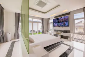 Luxury Pure Modern Pool Villa 5Bed KTV Gym Nr BTS&Central - Image 5