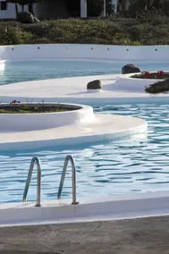 Casa Astra · Stylish by the Pool & Near the Beach - Image 2