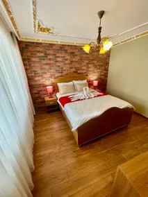 spacious double room with balcony - Image 2