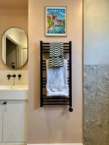Surrey Hills Studio, Private Entrance & Parking - Image 2