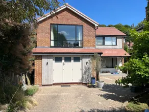 Surrey Hills Studio, Private Entrance & Parking - Image 3