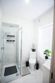 Chic SW8 Apartment Near Central London - Image 5
