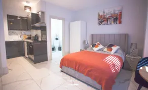 Chic SW8 Apartment Near Central London - Image 3
