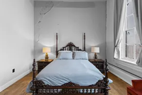 Stylish Luxury Retreat• Superhost • Downtown - Image 2