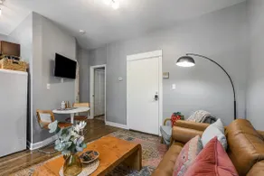 Cozy & Stylish Lincoln Park Gem - Image 5