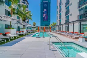 Hollywood Luxury King Suite | Jacuzzi • Parking • View - Image 4