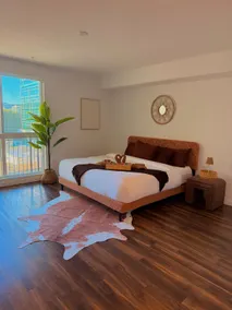 Hollywood Luxury King Suite | Jacuzzi • Parking • View - Image 2
