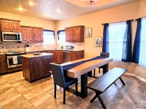 Family Oasis, sleeps 12, arcade - Image 3
