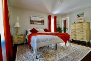 Retro 2BR Retreat | King Bed + Laundry Near Utica - Image 2