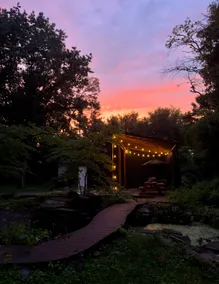 The Wooded Retreat in Historic Edwardsville - Image 2