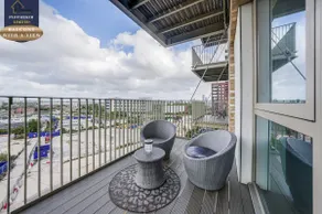 Wembley Stadium 2BR Sleeps 6 Heathrow Direct - Image 3