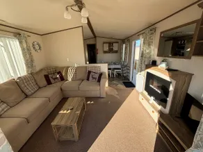 The Meadows 34 - Golden Palm Resort, pet friendly, WiFi & bed linen - Meadow Lakes Caravan & Lodge Hire - Image 4