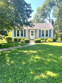 Quiet, Convenient Uptown Cottage - Image 5