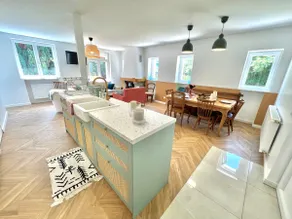 Bright family home with enclosed garden - Image 4