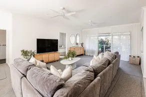 New - Basically beachfront: Eagle Bay Summerhaus - Image 2
