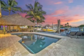 Waterfront Charming 5min to Beach 3/2.5, BBQ, Pool - Image 5