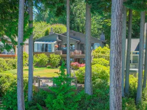 Private Beach in Little Norway, Hot Tub, 4000sqft! - Image 3