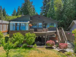 Private Beach in Little Norway, Hot Tub, 4000sqft! - Image 2
