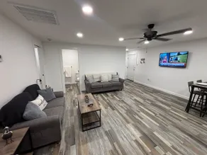 Clean, cozy apartment. 2 bedroom w/full kitchen - Image 4