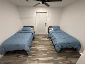Clean, cozy apartment. 2 bedroom w/full kitchen - Image 3
