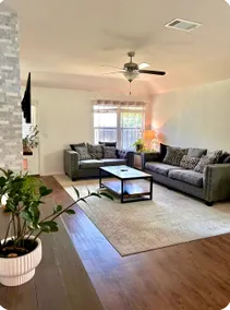 Casa Luna. Comfort meets convenience. Fenced yard. - Image 2