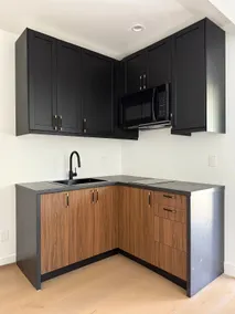 Guest Suite w/Kitchen & Private Entrance - Image 3