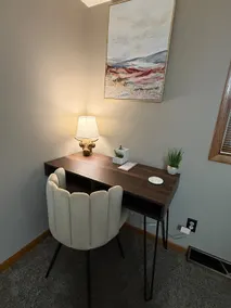 Spacious 2 bedroom home & garage - Image 4
