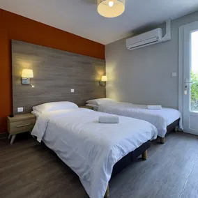 2-bedroom family home - Image 5