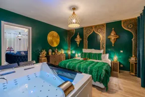 Riad Majorelle Suite with Jacuzzi – near Disney - Image 3