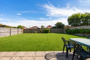 Spacious Coastal Retreat | Large Garden & Parking - Image 3