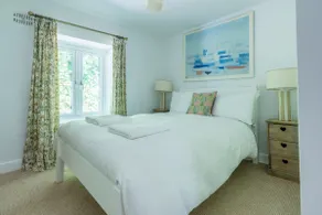 Peaceful Bruton Stay • Walk to High St • Parking - Image 2