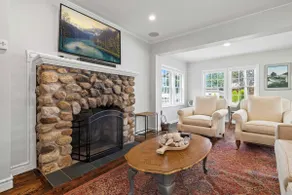 Freshly Updated Home Sleeps 6, Steps from the Lake - Image 5