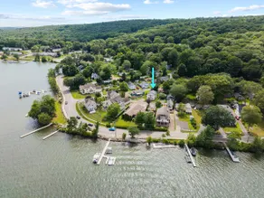 Freshly Updated Home Sleeps 6, Steps from the Lake - Image 3