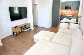 Renovated 2-bedroom apartment 30 m from the beach - Image 4