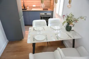 Renovated 2-bedroom apartment 30 m from the beach - Image 3