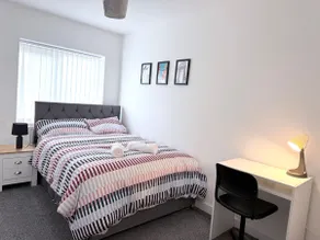 The Leigh Haven - Stylish 3 Bed Home Sleeps 5 - Image 2