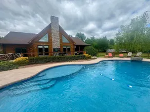 Private Luxury Log Cabin - Image 3
