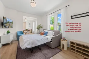 Family Welcome•SuperHost•Walkable to DT Wyandotte - Image 2