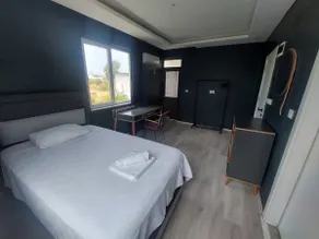 Emigrant Room - Image 3