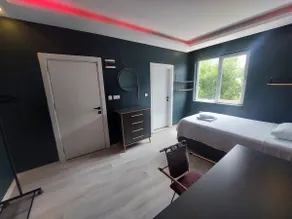 Emigrant Room - Image 5