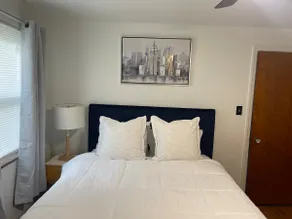 Relaxing 2BR Apartment Near UC & Downtown - Image 4