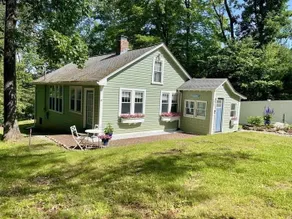 Blue Bungalow 19 | Brimfield close to Sturbridge - Image 3