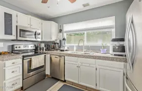 Beautiful Private Remodeled Home Near Desert Ridge - Image 5