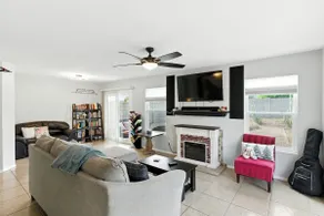 Beautiful Private Remodeled Home Near Desert Ridge - Image 2