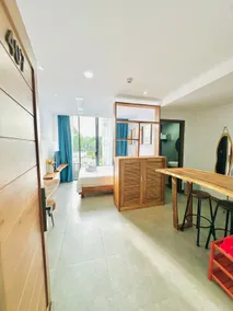 (407MSNK) Luxury Studio House w Balcony & Kitchen - Image 3