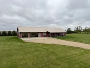 Luxury Cabin on Eastbay Devils Lake Fishing Access - Image 2