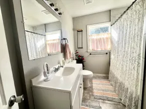 Pool. Large Fenced Yard. Pet Friendly. Near Dwntwn - Image 5